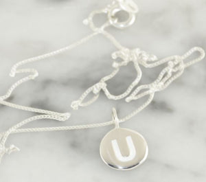 NECKLACE SILVER INITIAL CHARM U