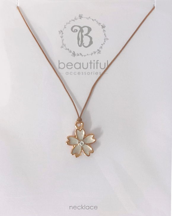 NECKLACE PEARLY FLOWER WHITE