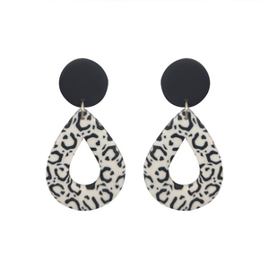 EARRING OVAL DANGLE BLACK AND WHITE LEOPARD PRINT