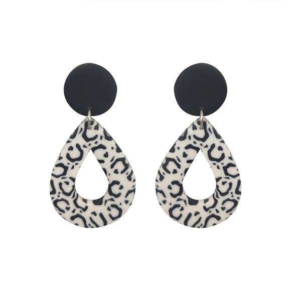 EARRING OVAL DANGLE BLACK AND WHITE LEOPARD PRINT