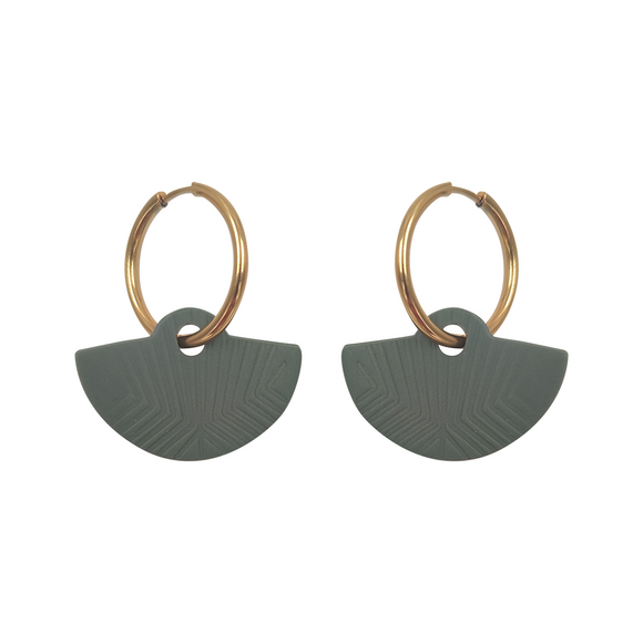 EARRING ROUND GOLD HOOP WITH FAN PENDANT IN GREEN
