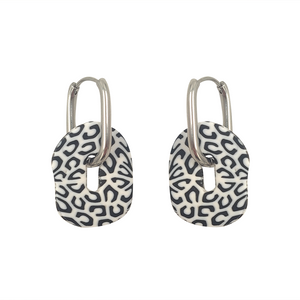 EARRING SILVER EGG SHAPE HOOP WITH WAVY PENDANT IN BLK WHITE LEOPARD