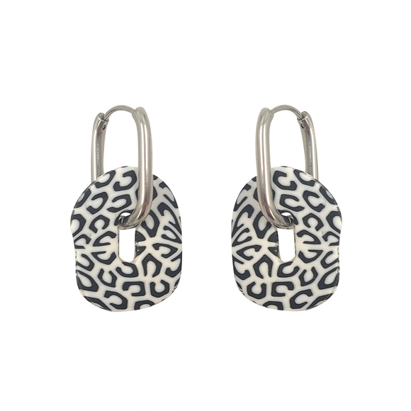 EARRING SILVER EGG SHAPE HOOP WITH WAVY PENDANT IN BLK WHITE LEOPARD