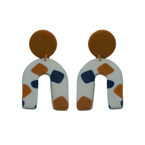 EARRING HORSE SHOE MUSTARD WITH NAVY PATCHES