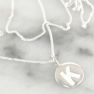 NECKLACE SILVER INITIAL CHARM K