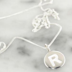 NECKLACE SILVER INITIAL CHARM R